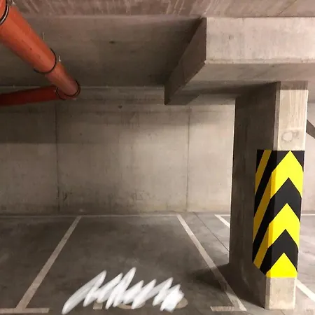 Near Chopin Airport With Parking Place Apartamento